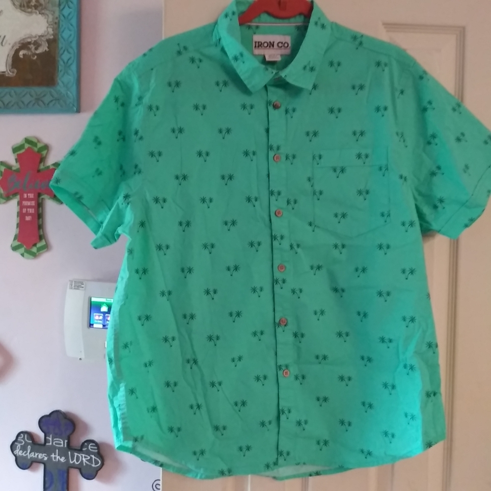 IRON CO MENS BUTTON UP SIZE XLARGE PALM TREE PATTERN SHIRT NWT